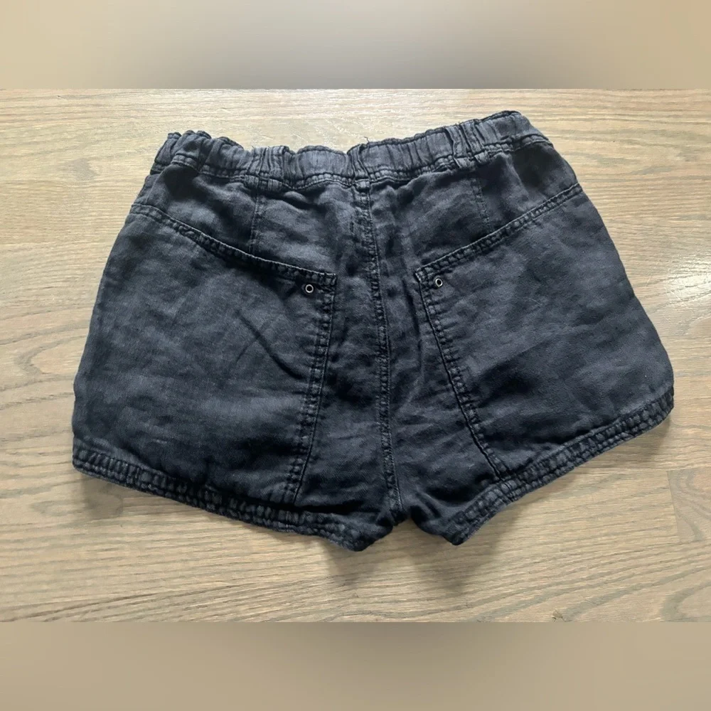 Free People 100% Linen Hip Slung Relaxed Charcoal Dark Gray Shorts size 2